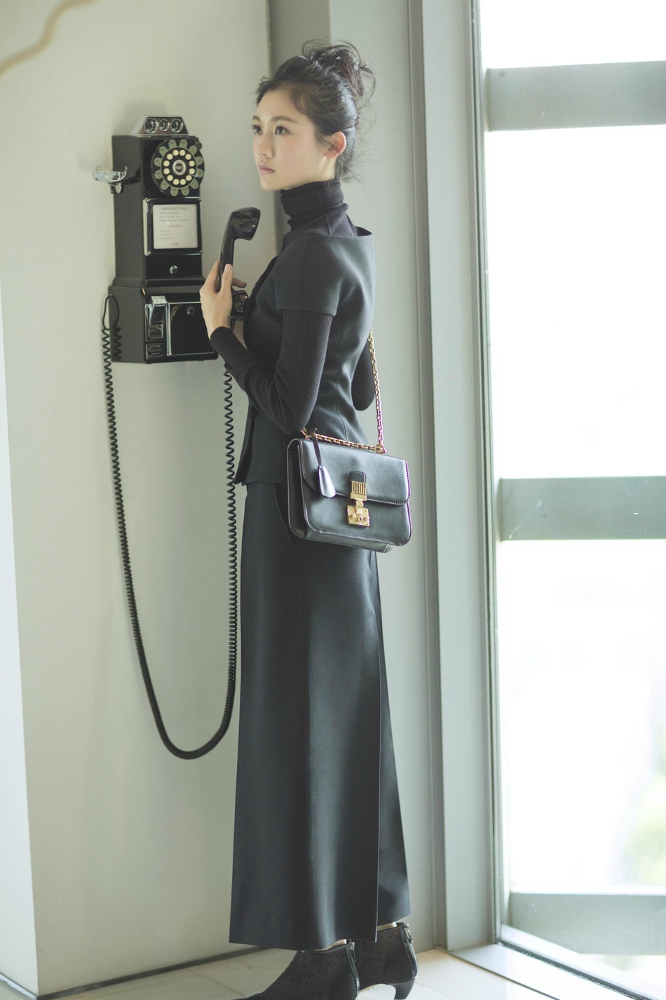 电影《芳华》女主角苗苗的一组时尚街拍,无论