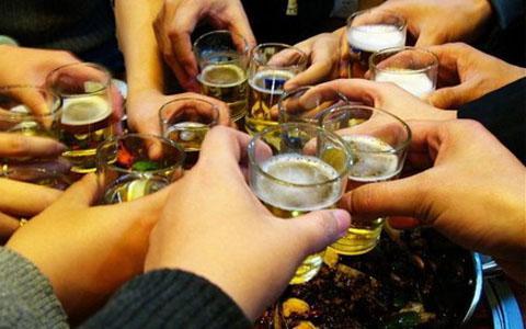 ktv酒桌上面的酒照片,KTV喝酒图片 真实 上司|酒场