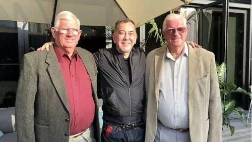 五十六岁黄秋生找到至亲，网友：年轻时被帅到，如今被感动到