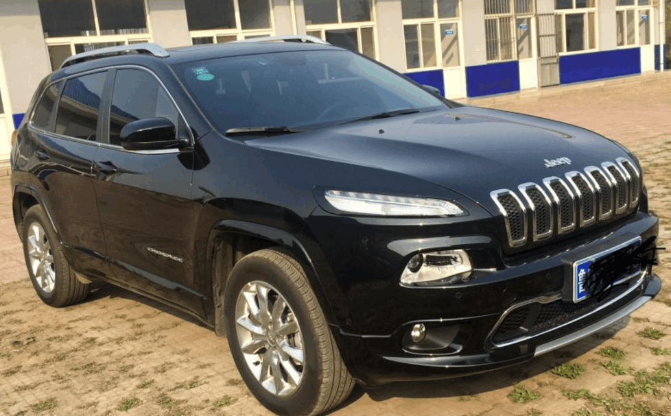 都说让我买途观L, 我坚持提了它, 朋友说这车要比途观L实用多了