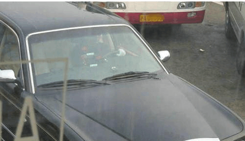 他身家十亿, 却从不买房, 豪车不少, 但却是二手的!