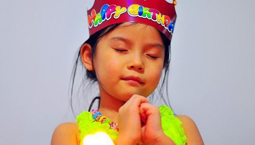 给孩子过生日买了蛋糕, 许完愿后发生的一幕, 我