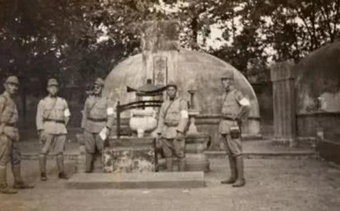 日本侵占杭州后,为何唯独不敢碰岳飞墓?日本小