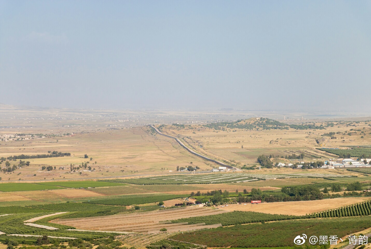 戈兰高地处于和叙利亚的交界,距离叙利亚首都