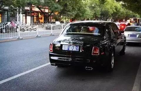 中国最牛的蓝牌车，劳斯莱斯见了都要避让