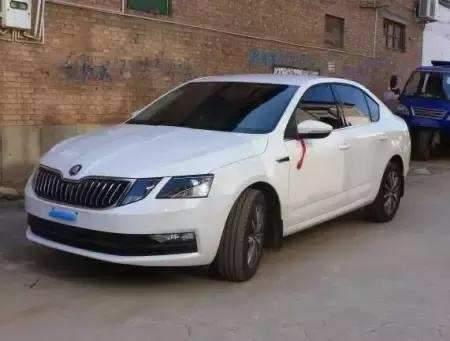 表哥刚买了朗逸, 见我开这车回来, 试驾完悔得肠子都青了