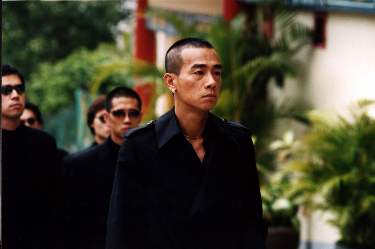 他凭《古惑仔》走红, 狠辣远胜掀桌的乌鸦, 今出行靠桑塔纳!