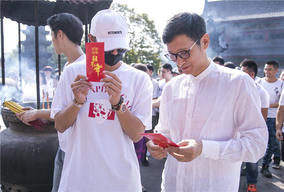 《租界少年热血档案》横店开机 黄子韬张雪迎