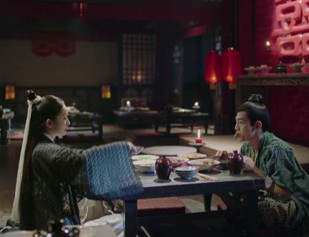 《扶摇大结局》元宝扑向扶摇,咬她后颈救下无