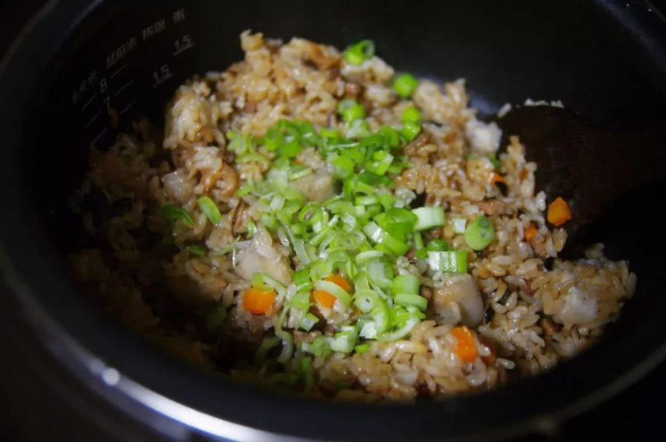 其实,芋头饭只是一种咸饭的表现方式,按照这个做法,你还可以做南瓜饭