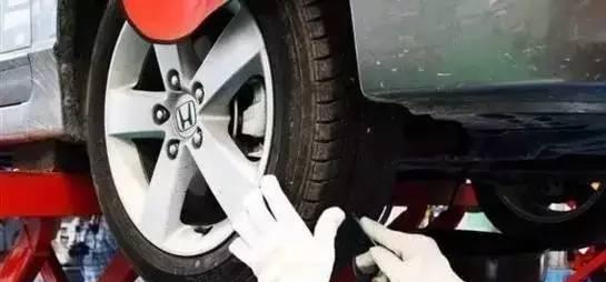 轮胎被钉子扎了, 到底拔不拔?