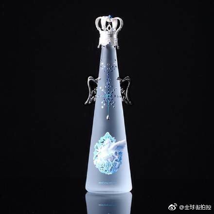 全世界最奢侈矿泉水:illicio