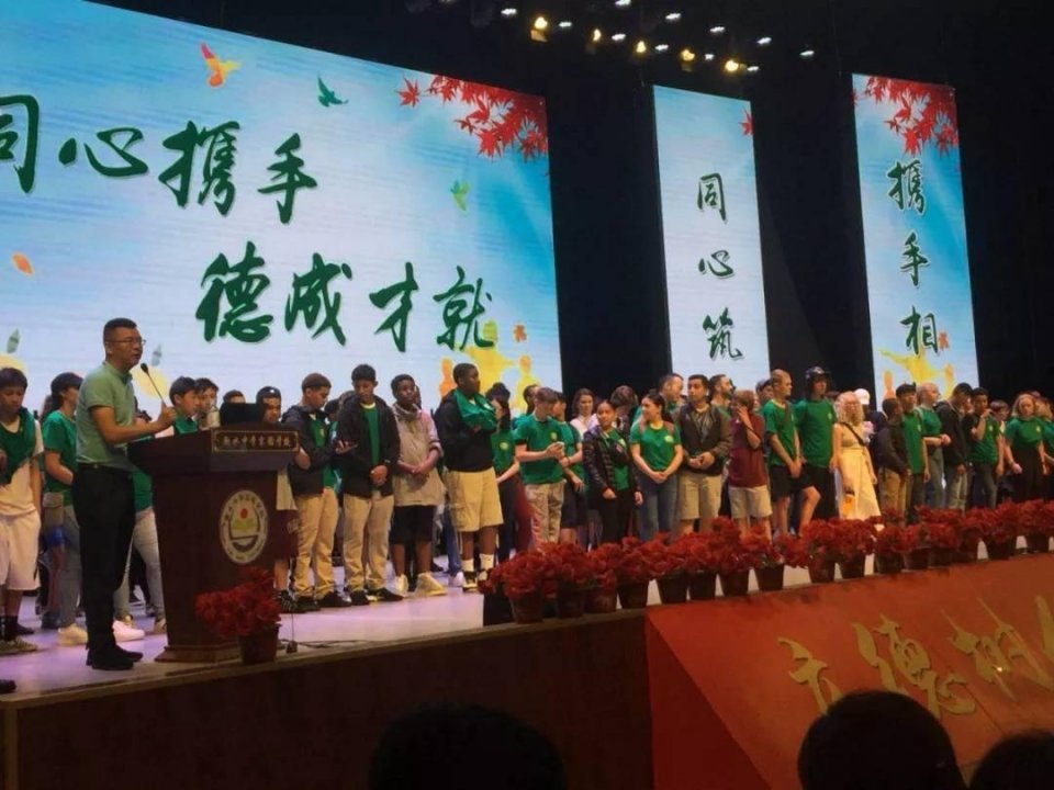 衡水中学实验学校,2018中考成绩惊人啊,校门口