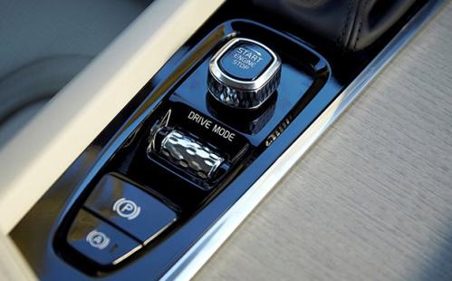 在对比了奥迪Q5L和沃尔沃全新XC60后,他选择