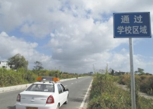 科目三通过了,却预约不了科目四,知道原因,男子