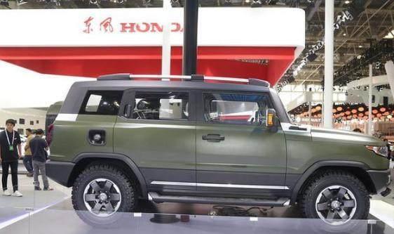 东风民用版越野车: 外观霸气堪称国产小悍马