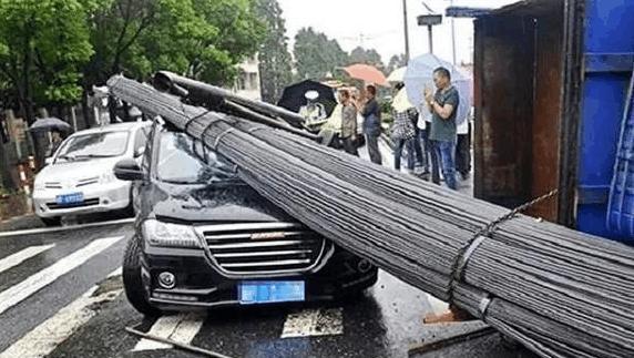 长城SUV竟然抗住了近十吨钢筋压顶车无变形, 看了都竖拇指!