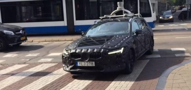 曝全新沃尔沃V60谍照 雷神之锤与维京之斧的家族风格