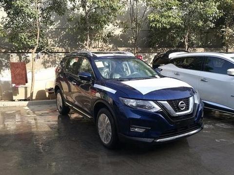 等了2个月终于提到这辆2.5豪华蓝奇骏，外观霸气内饰奢华