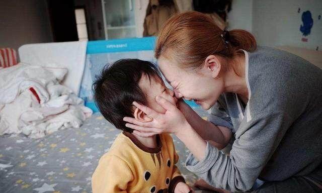 小孩经常无缘无故流鼻血,朋友说是白血病,医生