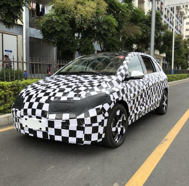 偶遇新能源伪装者，是腾势还是奔驰？求大神鉴定