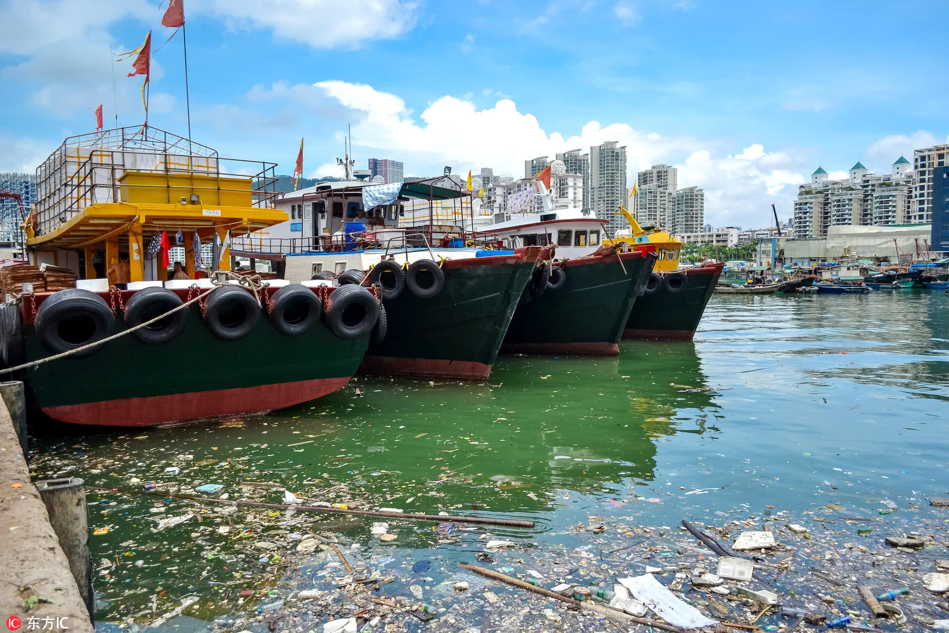 世界水日敲响“水污染”警钟 杜绝五彩缤纷请还它一片清澈