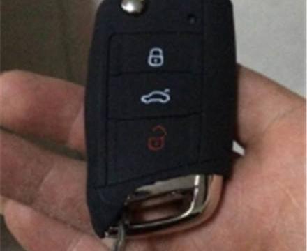 浙江一小伙10万买二手车凌渡，开了一周，坦言：油耗比我想象中低