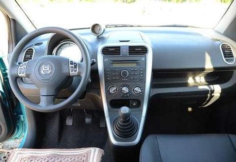 铃木-派喜比较有个性，尤其前脸非常大气