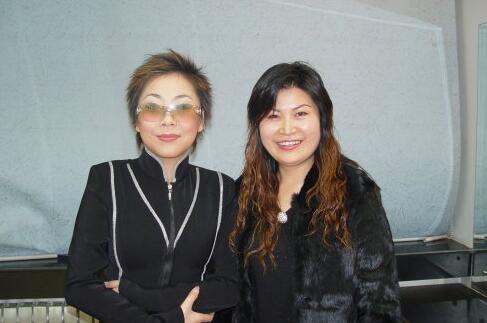 小沈阳歌曲《大笑江湖》火了,衡越作为师姐,代