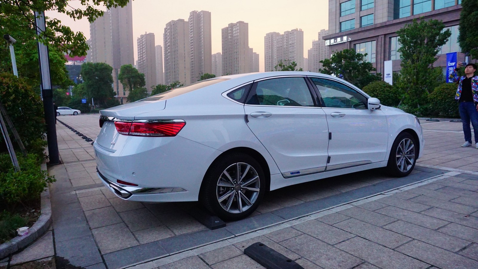 嗨EV | 插电与48V轻混一起来 吉利博瑞GE 13.68-19.98万元上市