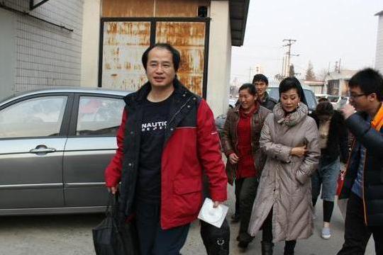 于文华爱17年的老公近照，却因长相惹争议，怪不得一直不肯公开