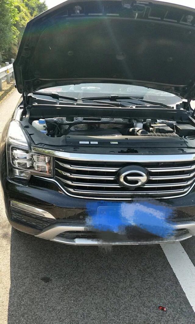 被吹上天的传祺GS8, 跑高速发动机突然脱落, 这质量惨遭打脸