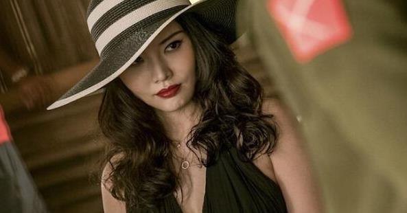 《澳门风云3》上映,虽然这部片的口碑一般,但徐冬冬的表现却获得了