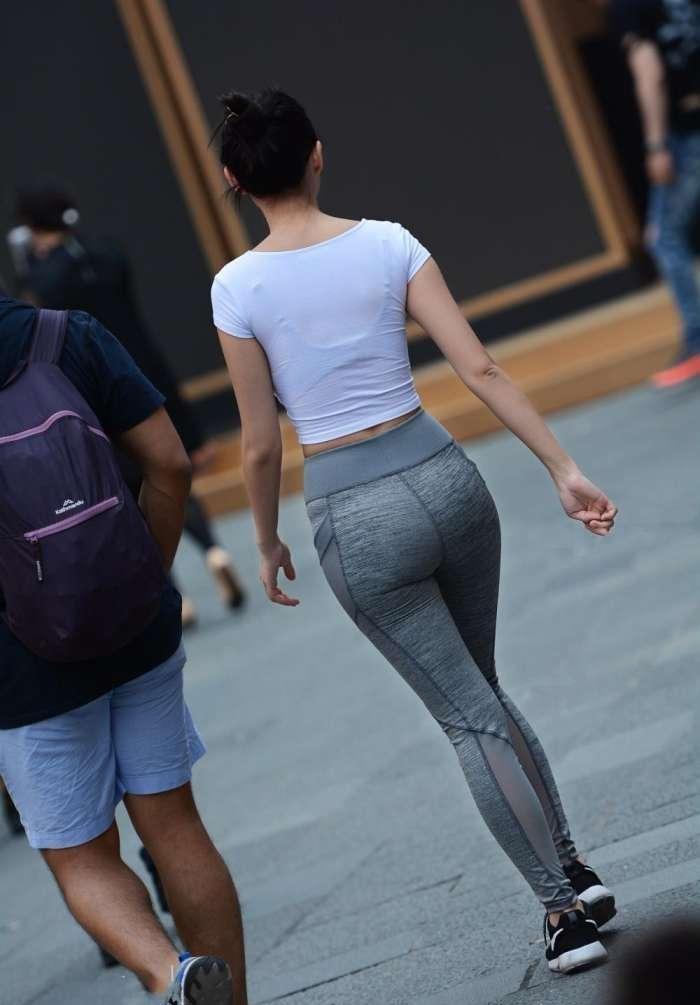 白t恤显胸大 路人街拍, 包臀连体衣美女, 身材很完美