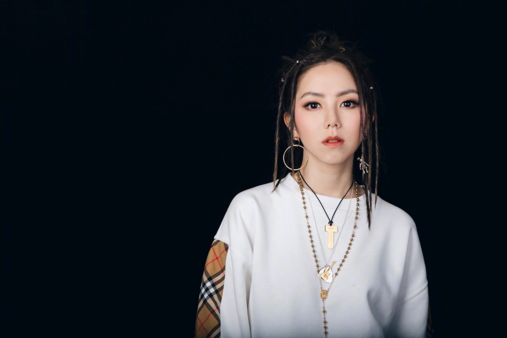 新说唱开播邓紫棋脏辫获好评,杨幂baby众女星不甘落后,你pick谁