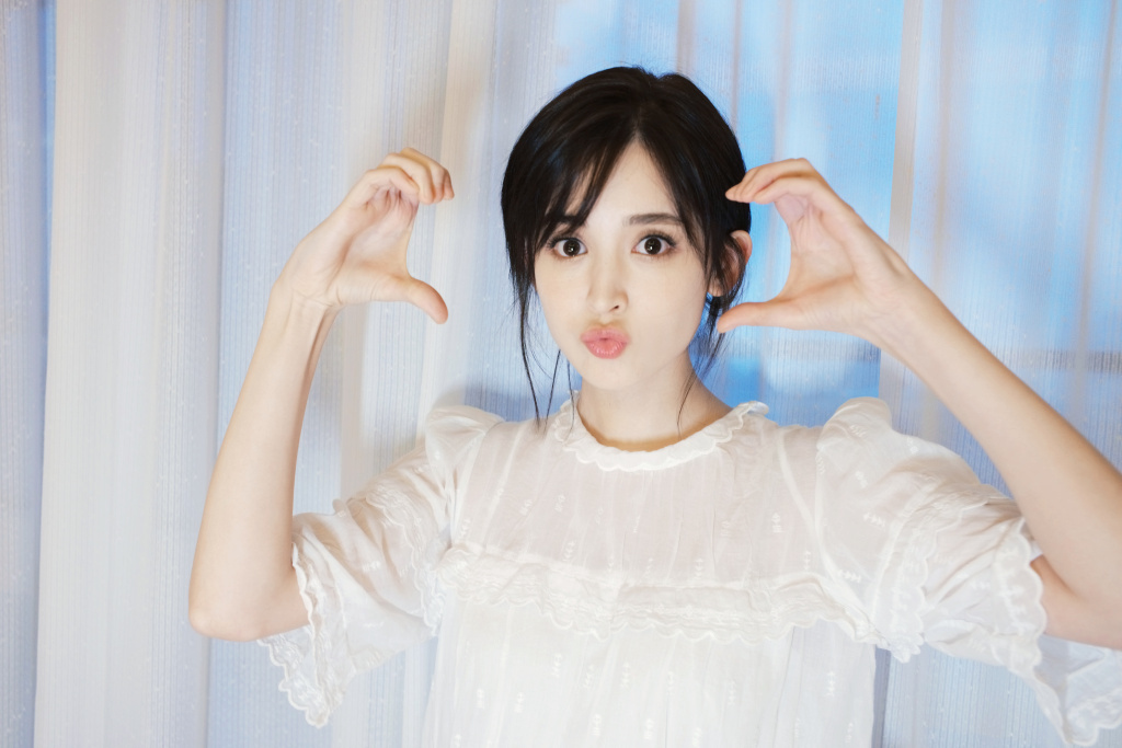 古力娜扎婚纱照图片_古力娜扎婚纱照样片