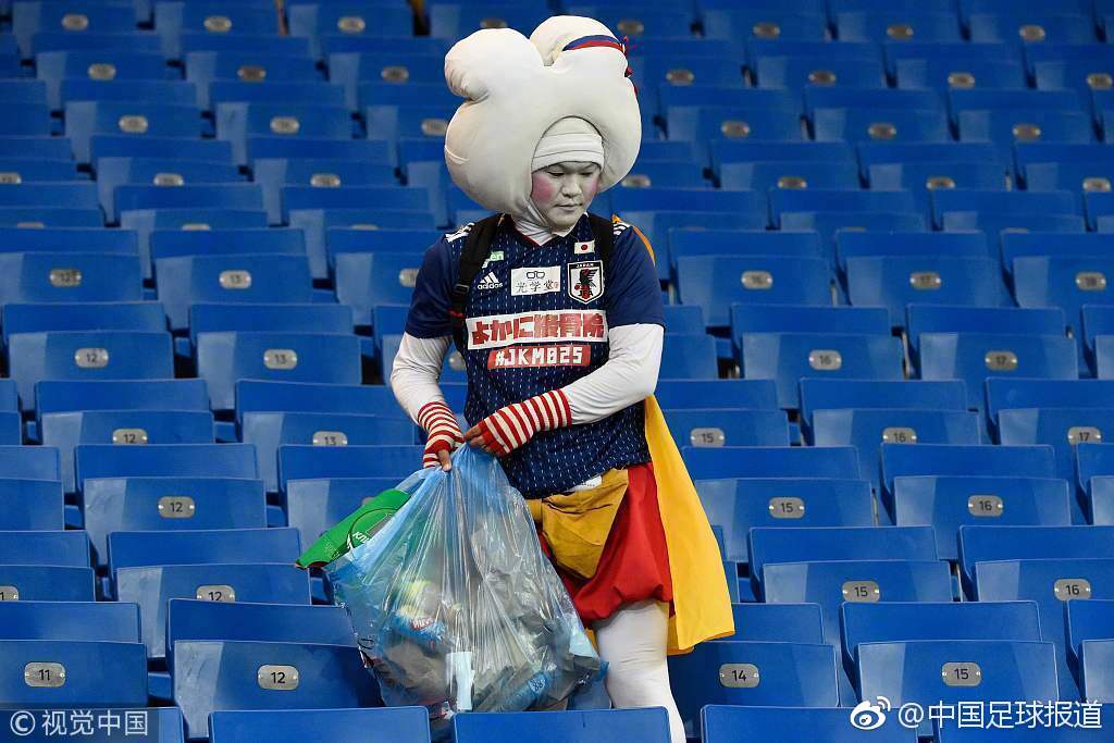 扫垃圾感动世界!日本球迷入围FIFA最佳球迷候