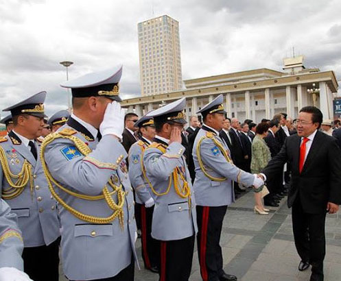 所以海军司令应该也是总统,这样看来,郭德纲说于谦的岳父是蒙古国