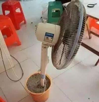 搞笑图片:骑摩托车请戴好头盔,要是开宝马的同