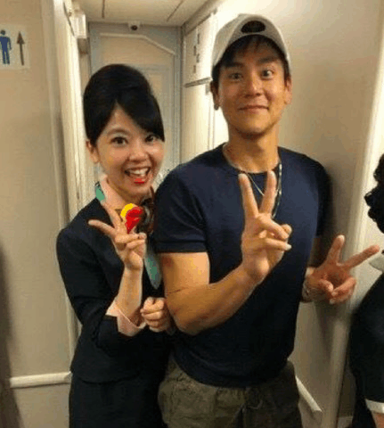 彭于晏独自坐飞机被偶遇,网友:真人和照片上差
