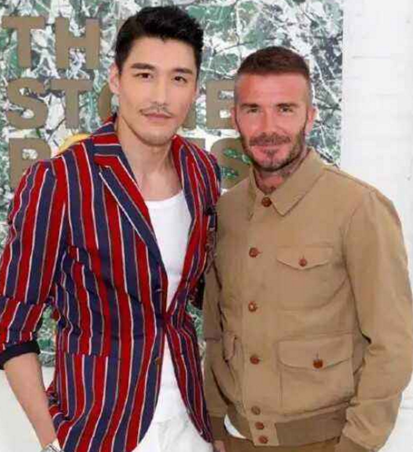 胡兵47岁帅炸了!同框贝克汉姆被秒成渣,网友:真为华人长脸!