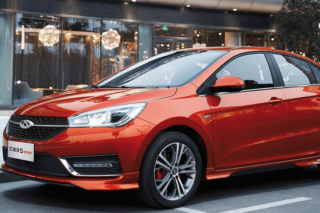 7万级自主和合资之间的较量—奇瑞艾瑞泽5 SPORT和雪佛兰科沃兹