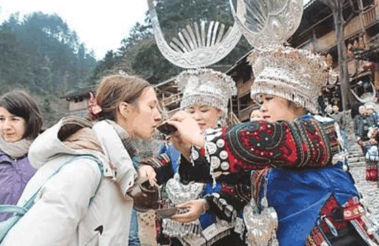 美国美女来华旅游:中国真的安全,印度网友马上