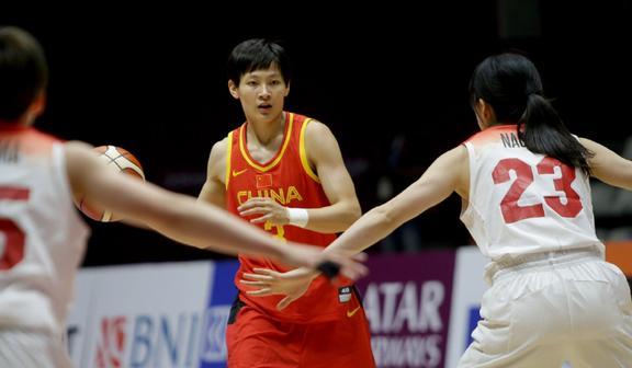 篮球技术无关身高,女篮再胜,'矮个'李缘成新核