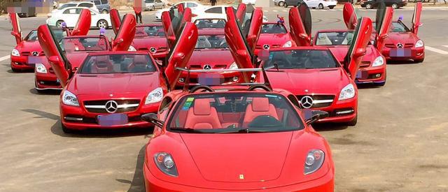 结婚车队清一色大众，丈母娘很不满意，懂行的人都说比法拉利牛