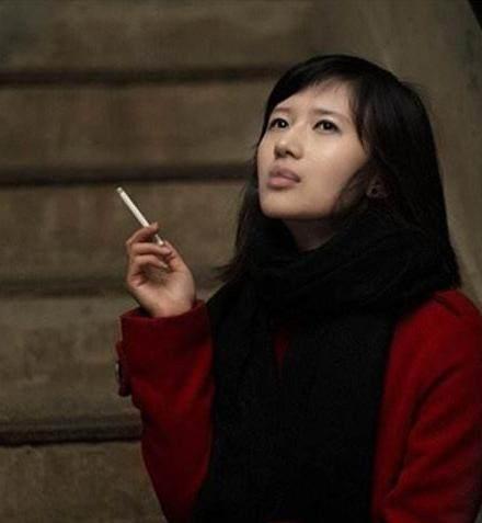 会抽烟的女明星可不止郑爽,烟不离手的