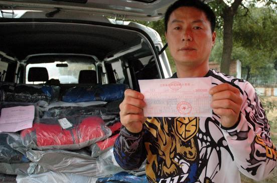 纸糊一样的面包车为何拉人都可以而拉货却罚款