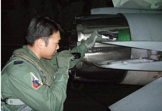 台湾本地研发的战斗机堪比枭龙战斗机,因发动
