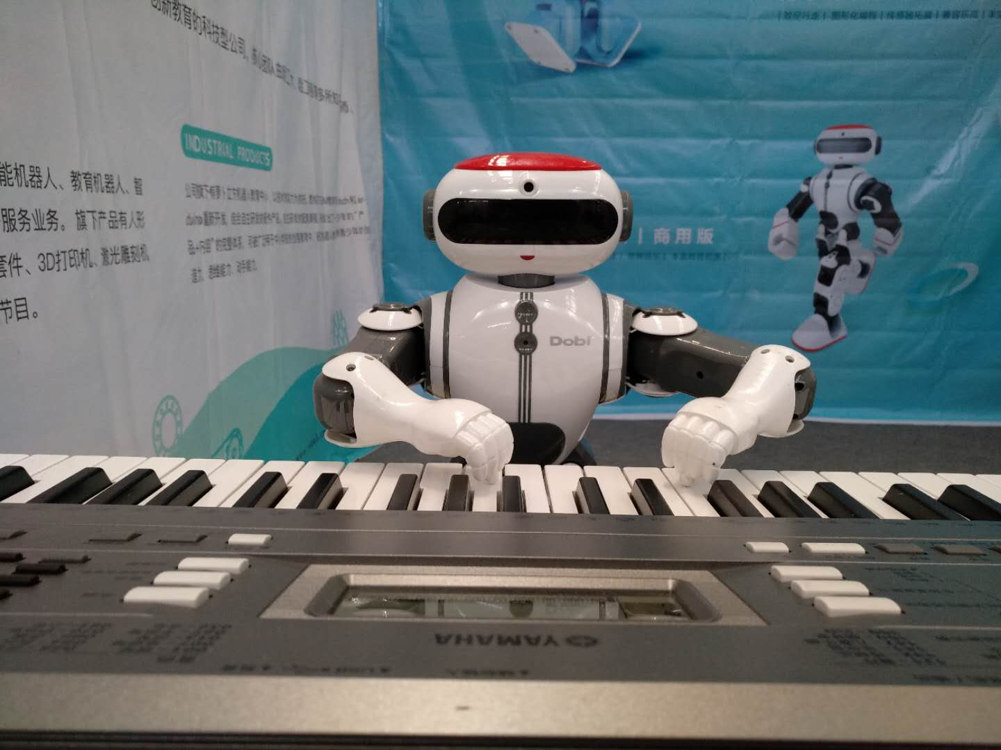 商汤推出专业AI下棋机器人“元萝卜SenseRobot” - AI 人工智能 - cnBeta.COM