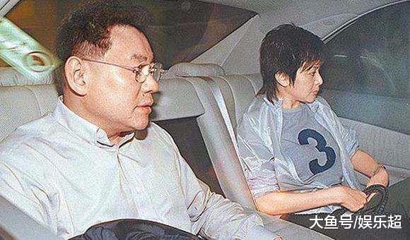 刘銮雄只会泡女明星? 看了他家的这副对联, 才